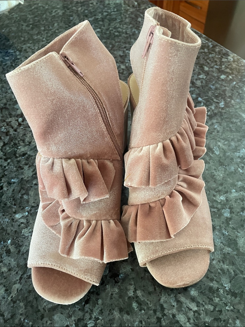 NWOT Mari A Blush Pink Open Tie 9 1/2